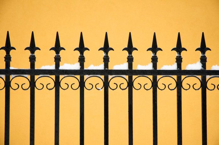Iron Fence Cost Per Foot in Arizona 2025