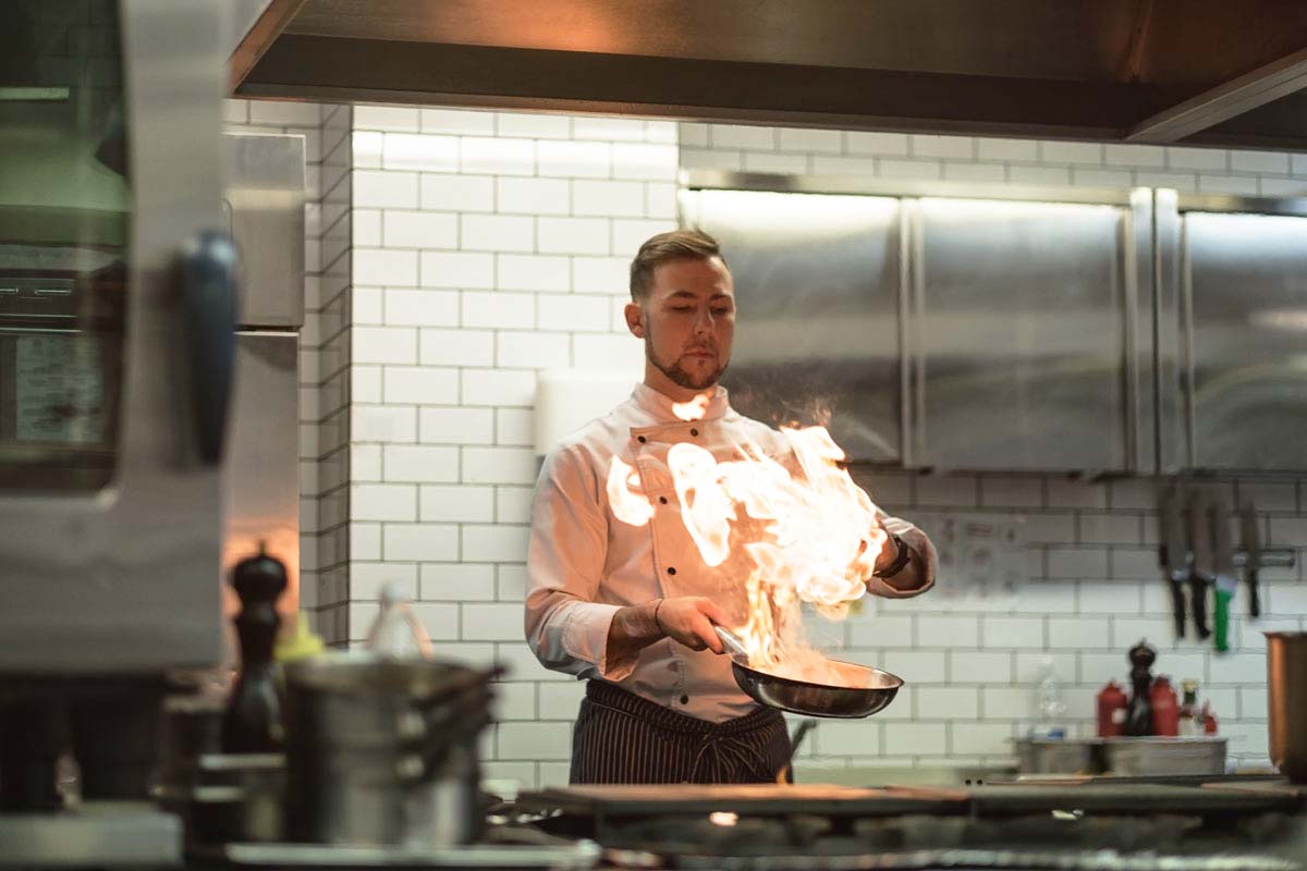 island-range-hood-installation-pros-and-cons