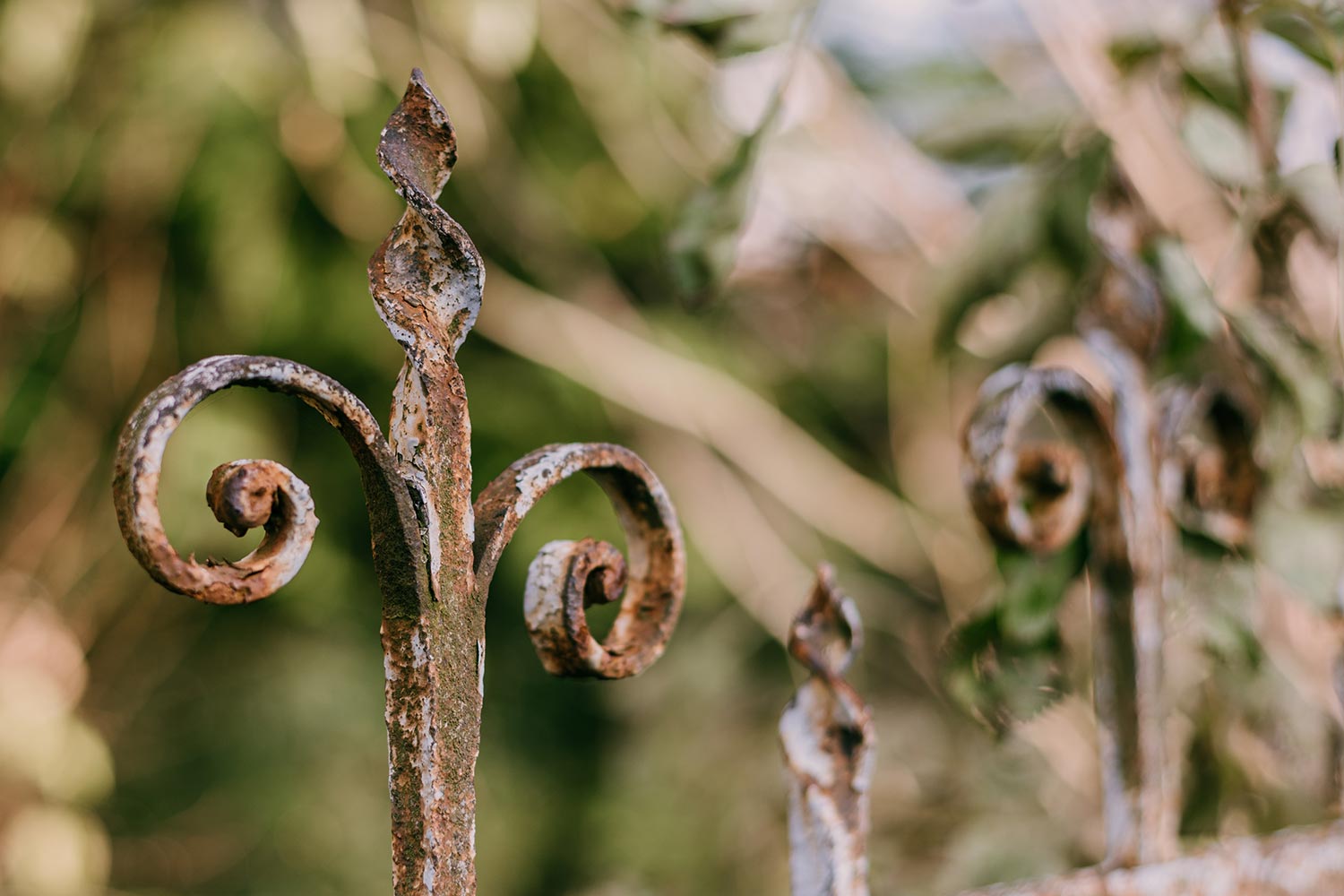 inspecting-railings-for-rust inspecting-railings-for-rust